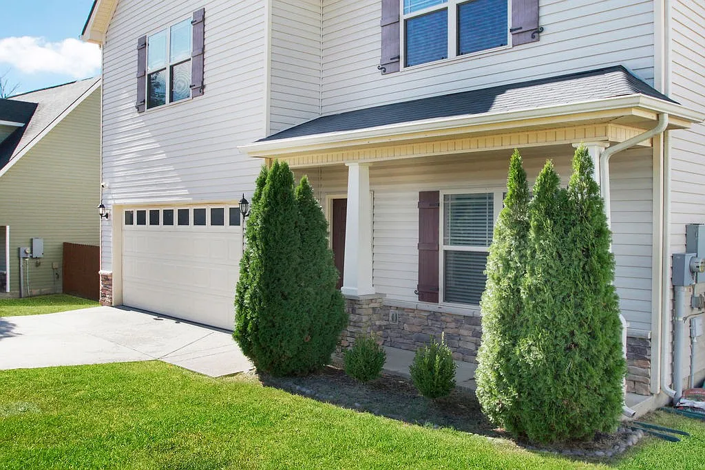 3 bed, 2.5 bath, 1824 sqft, $2,500 — Photo 4