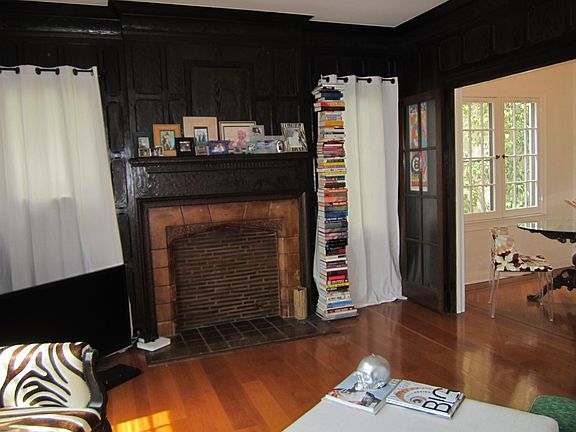 5th image of 333 N Sycamore Ave