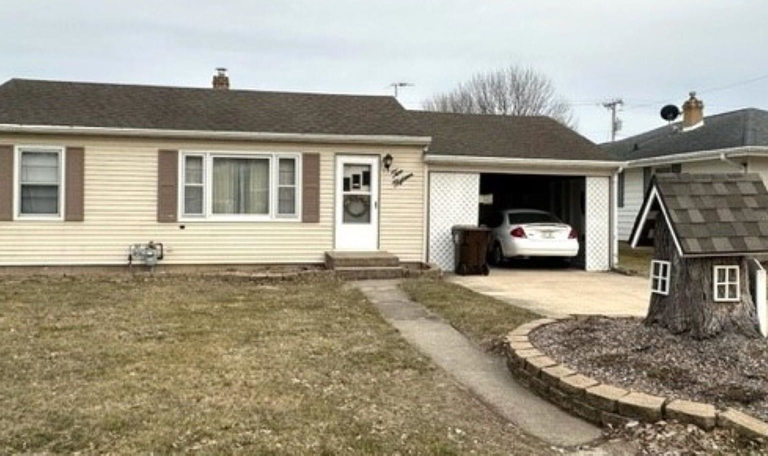 215 S Jones Ave, Maquoketa, IA 52060 Zillow