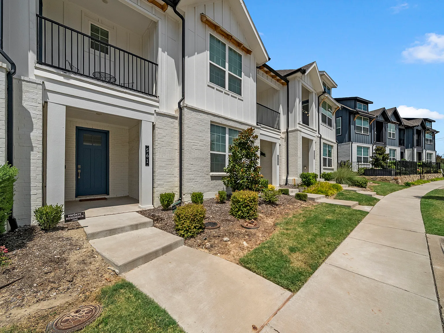 3 bed, 2.5 bath, 1844 sqft, $2,550 — Photo 3