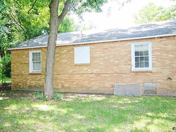 3rd image of 311 Braziel St