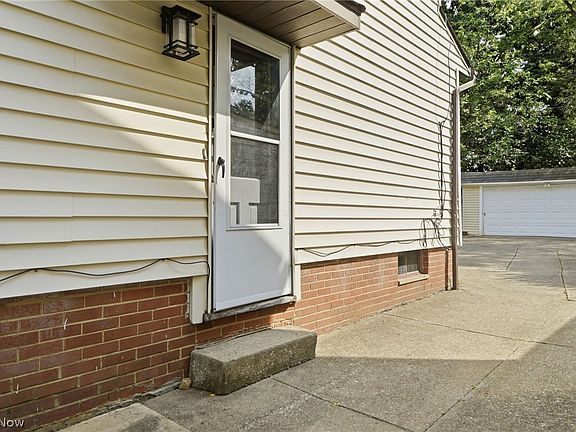 3rd image of 4306 Groveland Rd