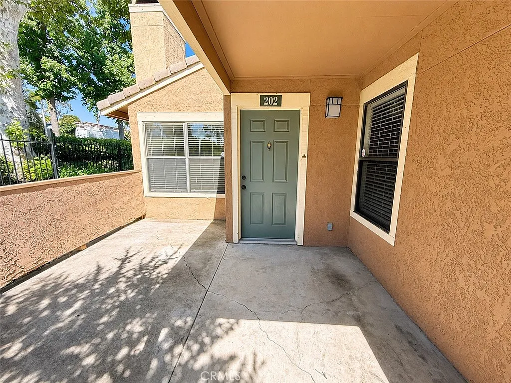 2 bed, 983 sqft, $2,600 — Photo 2