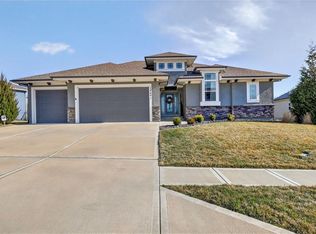 14641 Thousand Oaks Pl, Parkville, MO 64152