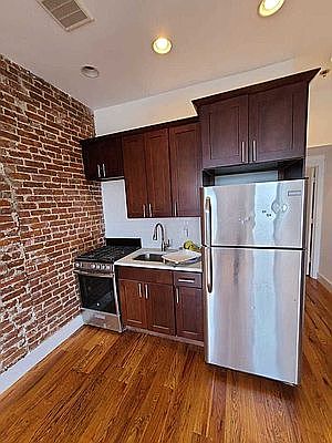 2nd image of 229 Bainbridge St #2BB