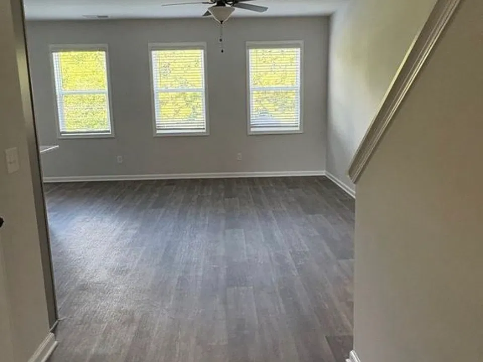 130 Lauren St #130
