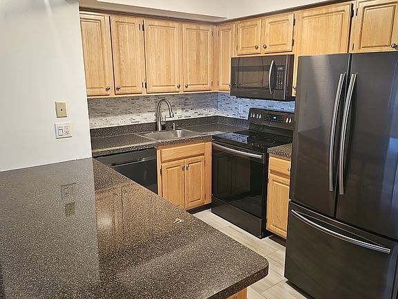 5th image of 1025 Hancock St APT 9E