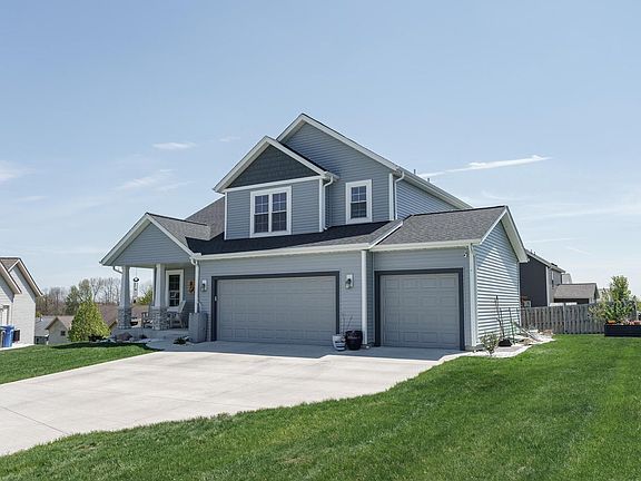 3rd image of 907 Ridge COURT