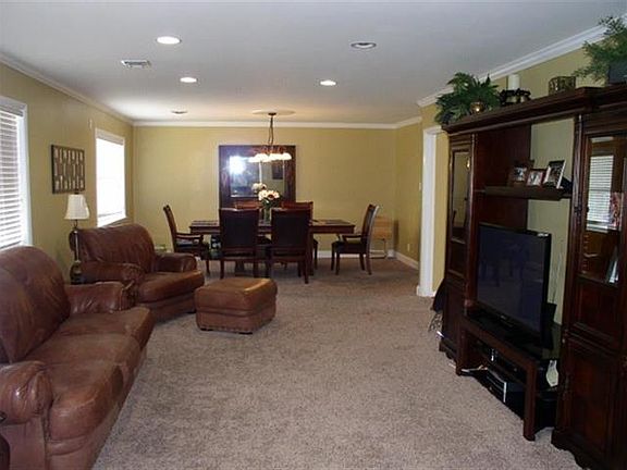 3rd image of 1503 Willow Oak Dr