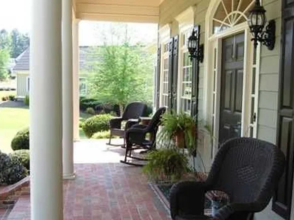 207 Meadow Ridge Ct, Canton, GA 30115