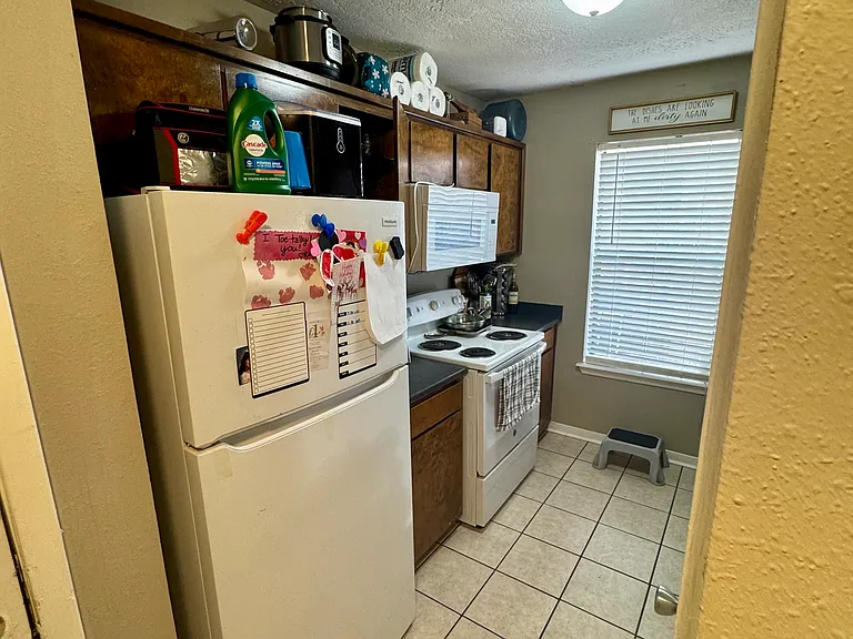 2504 Hickory Dr — Photo 5