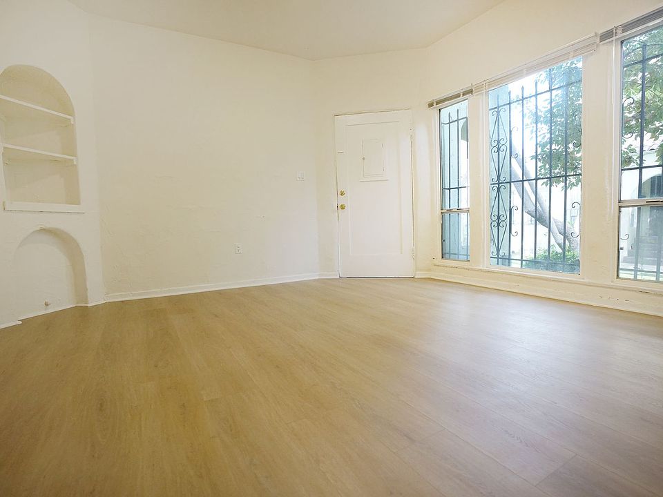 1st image of 822 N Las Palmas Ave #8225