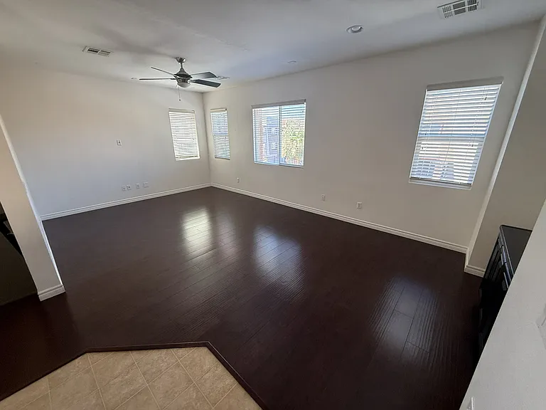9385 Hilgard Ave — Photo 14