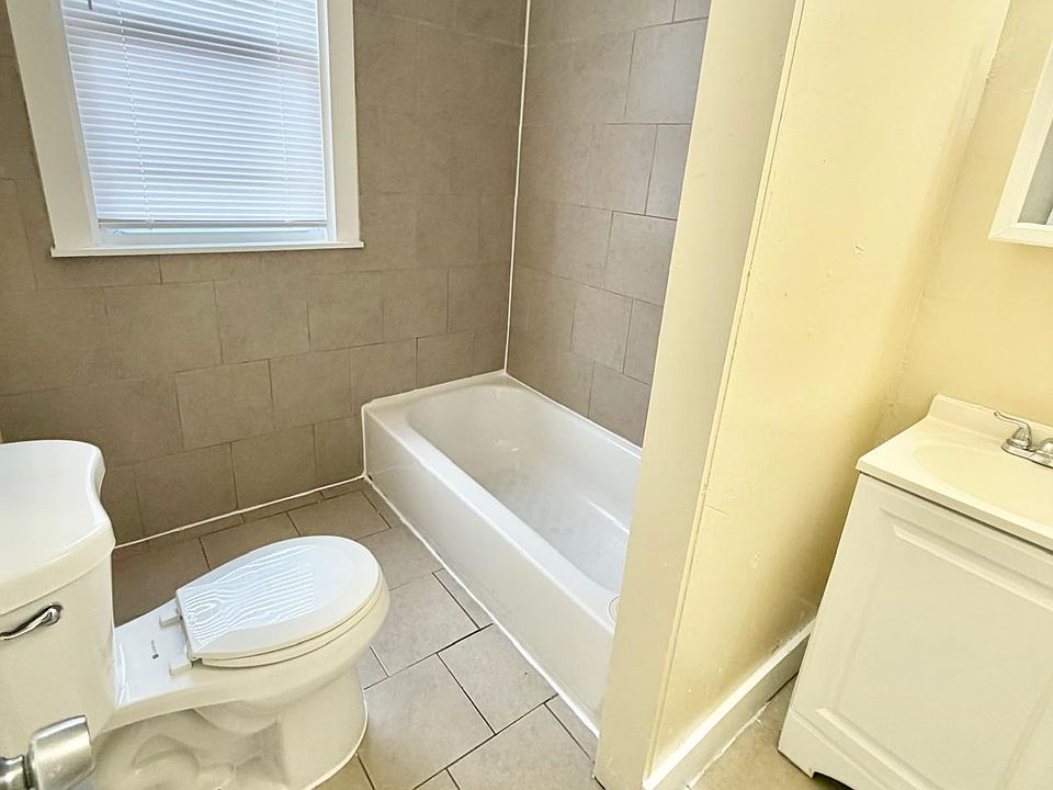 2nd image of 68 Pierpont St #1R