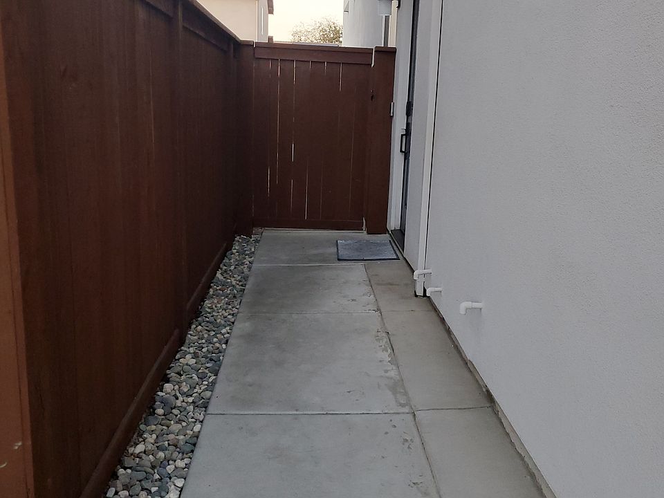 1st image of 1285 Roberts Dr