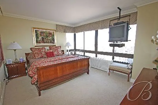 Sold by Bellmarc Realty | media 8