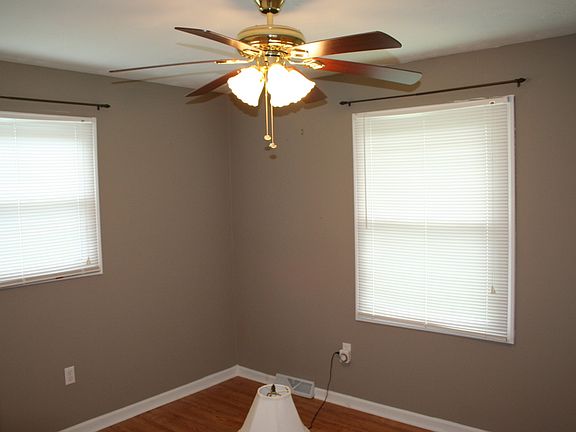 5th image of 713 N Sherbrooke Cir