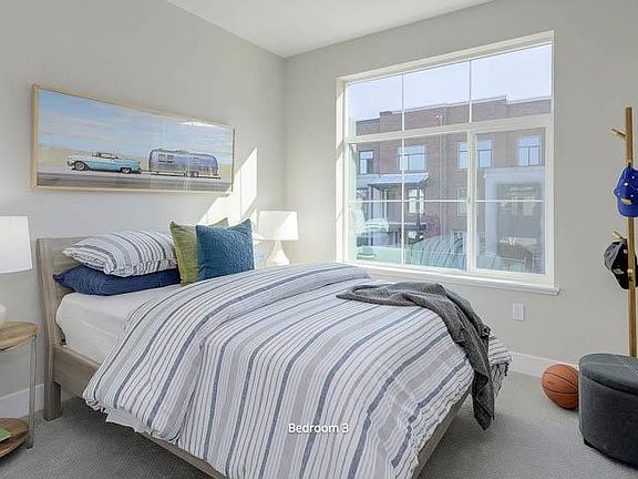5th image of 227 Railway Ave