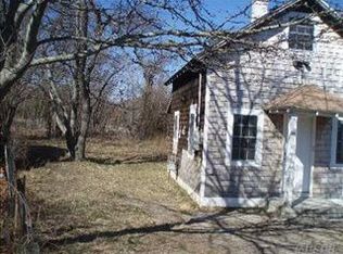 10 Pine St, Riverhead, NY 11901