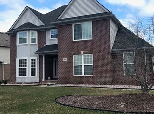 39044 Canterbury Dr, Harrison Township, MI 48045