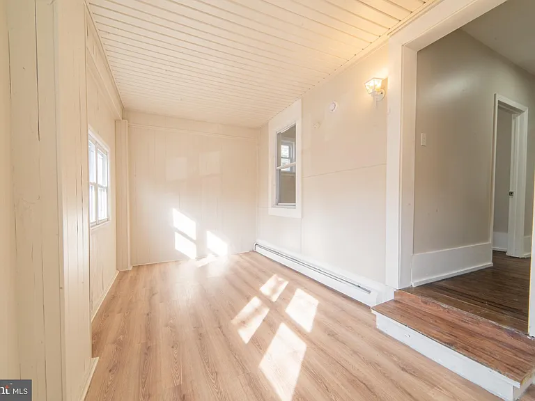 21 N Laclede Pl — Photo 3