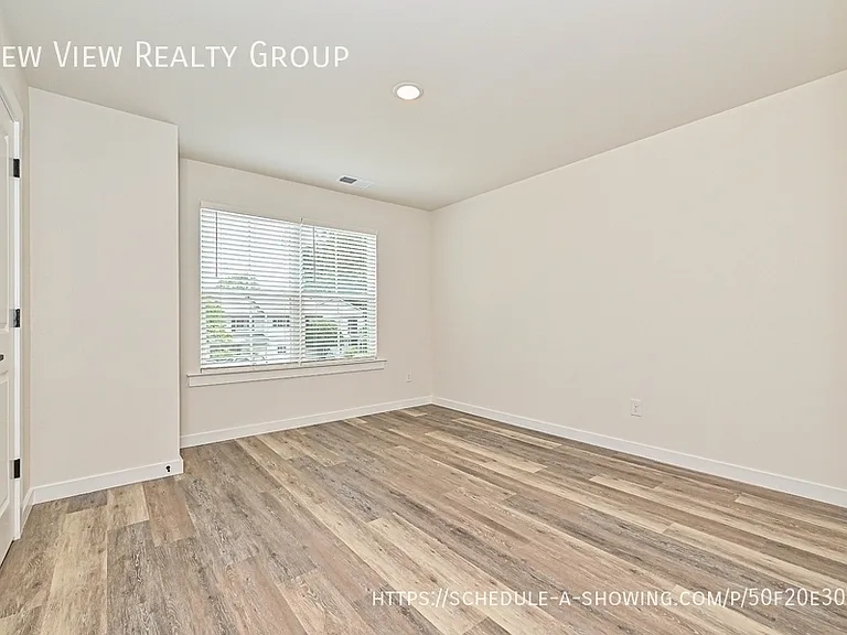 514 12th Ave NE — Photo 16