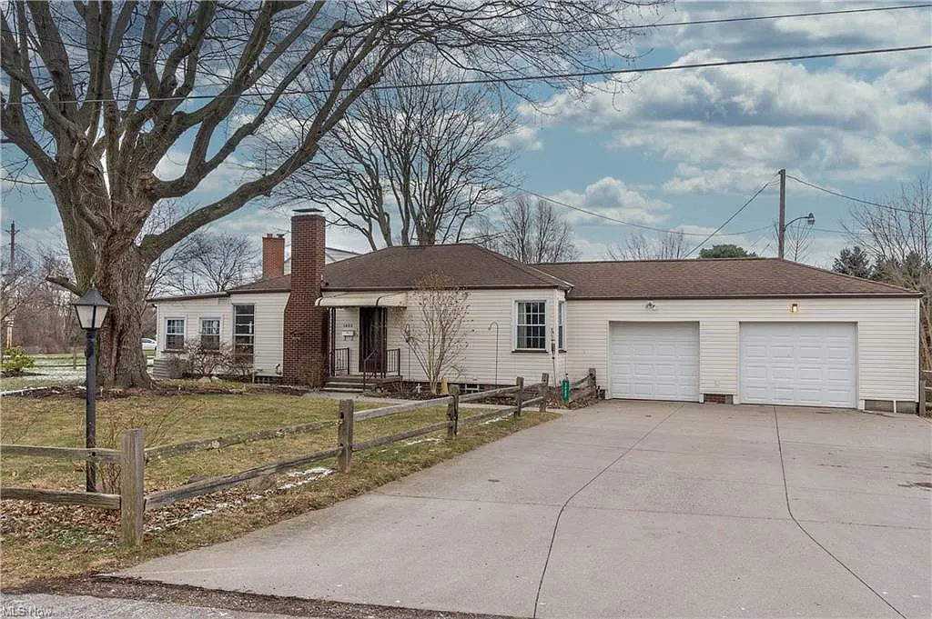 1432 Manor Ave NW photo 1