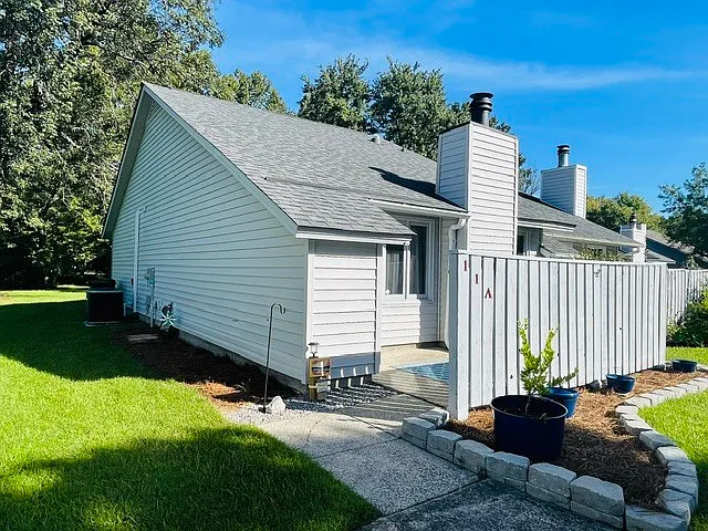 11 Mulberry Ln — Photo 2