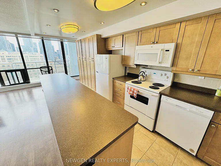 86 Gerrard St E #14F — Photo 4