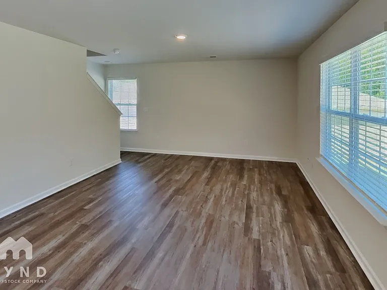 2331 Meadow Stream Dr — Photo 4