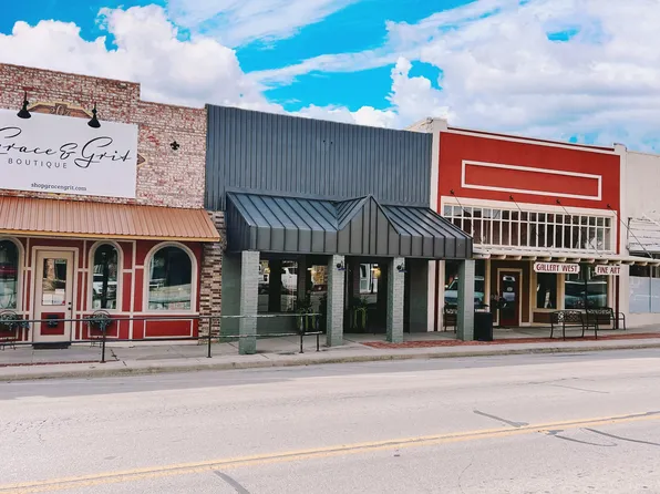 209 Clay St, Nocona, TX 76255