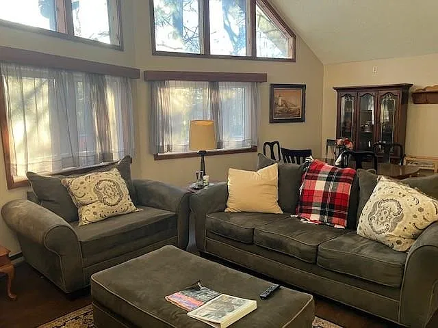 3 bed, 1296 sqft, $1,800 — Photo 4