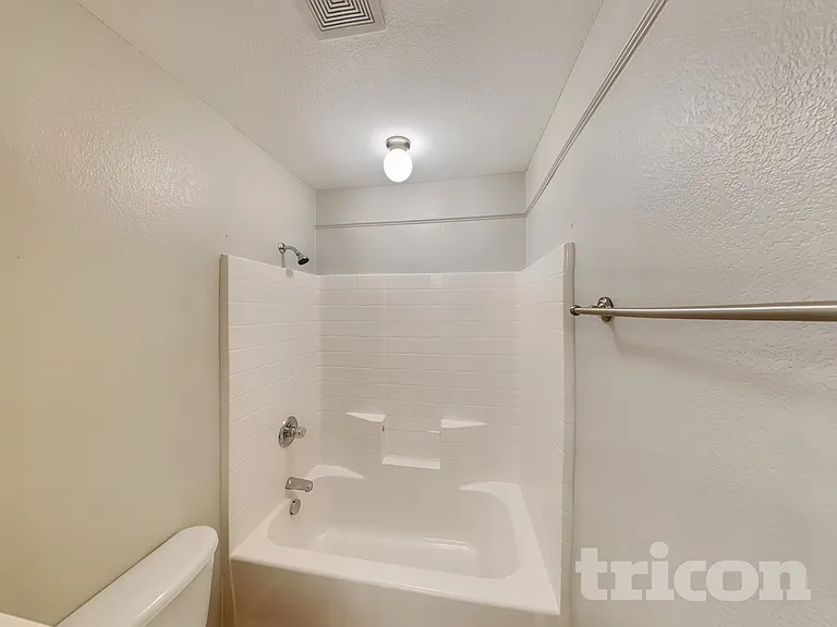 1012 Rachel St — Photo 15
