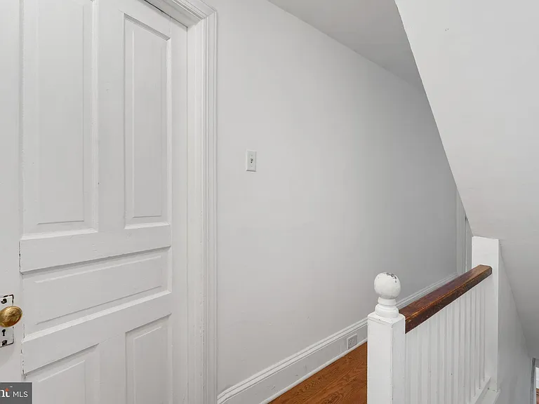809 Ardmore Ave — Photo 16