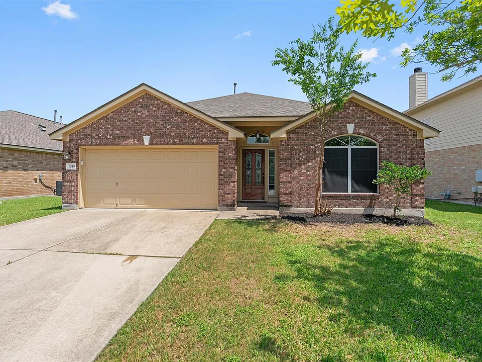 1049 Regency Ln