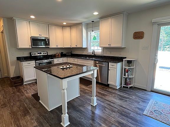 3rd image of 2106 Hancock Rd