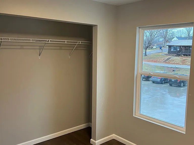 802 Crown St — Photo 11