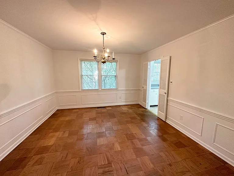 Melrose Apartments — Photo 19