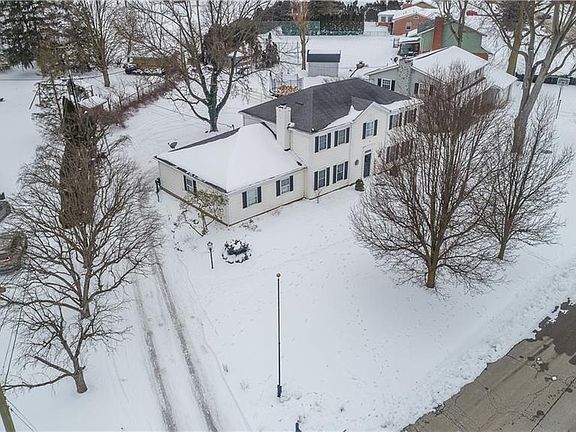 2nd image of 1320 Stratford Dr