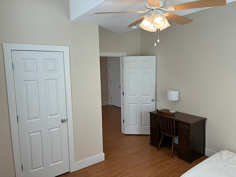 429 E Madison St #A — Photo 11