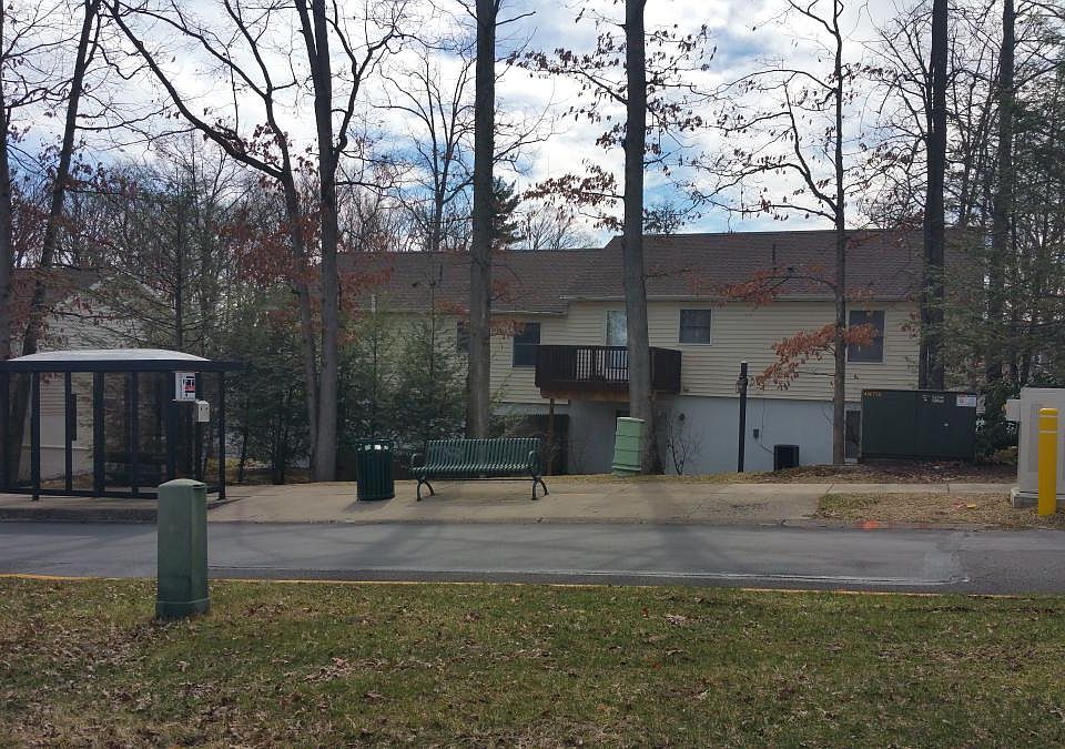 1st image of 203 Fernwood Ct