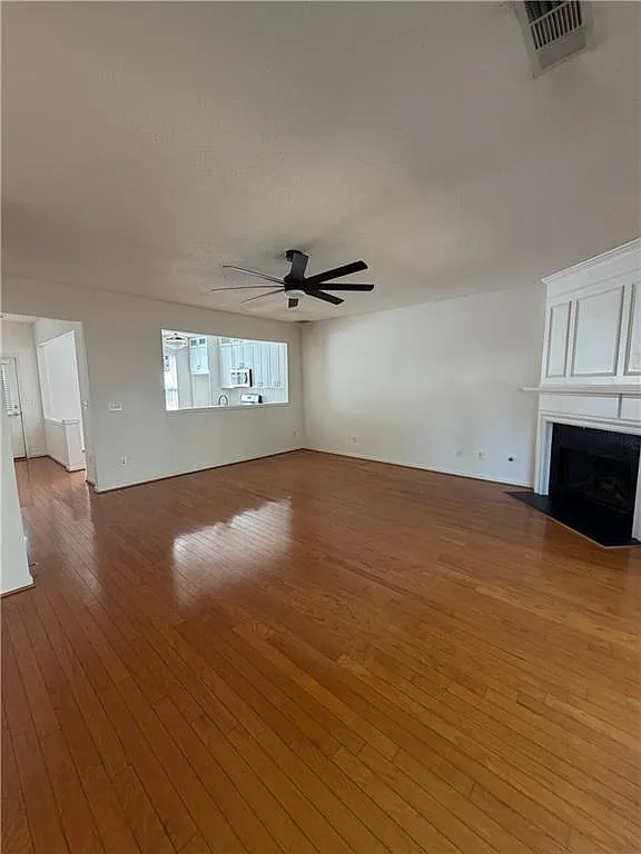 3 bed, 2.5 bath, 1370 sqft, $2,000 — Photo 3