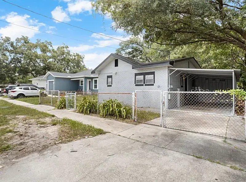 3 bed, 2.0 bath, 851 sqft, $1,895 — Photo 3
