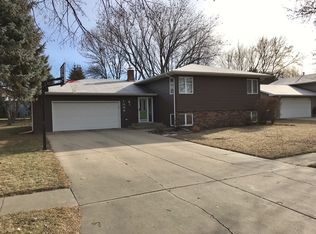 1009 Yosemite Ln, Brookings, SD 57006