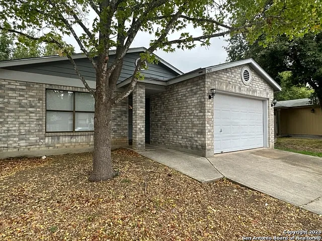 3 bed, 2.0 bath, 1097 sqft, $1,395 — Photo 1