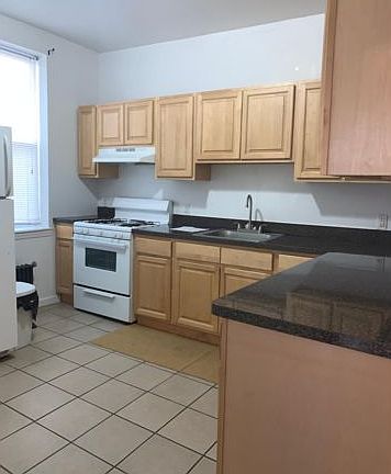5th image of 1440 Waring Ave