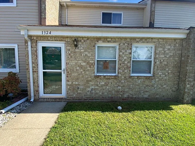 1324 Sierra Dr — Photo 1
