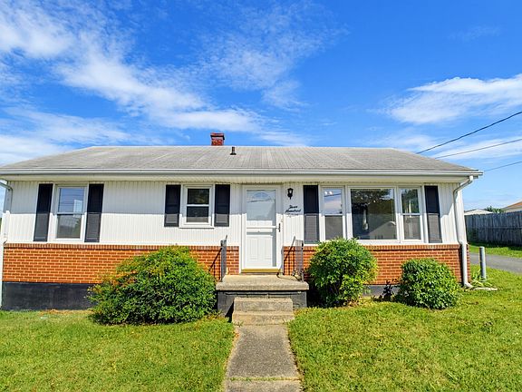 3rd image of 315 Sharon Ln