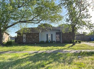 1102 E Barton Ave, West Memphis, AR 72301