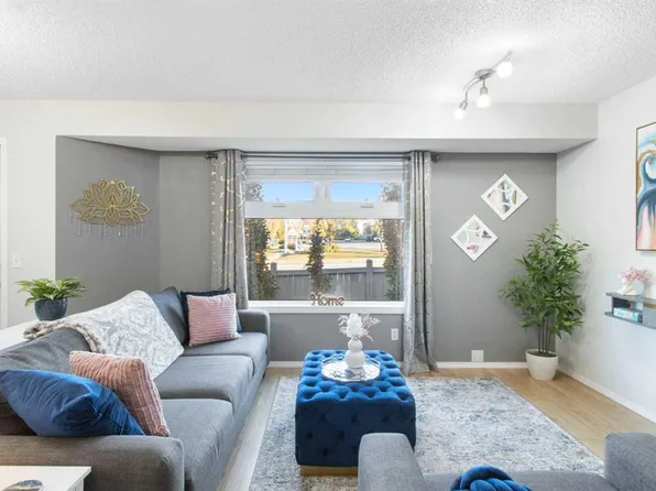 206 S Mount Aberdeen Mnr SE, Calgary, AB T2Z 3N8